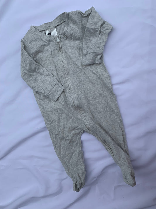 0722 pyjama gris 4-6 mois - H & M